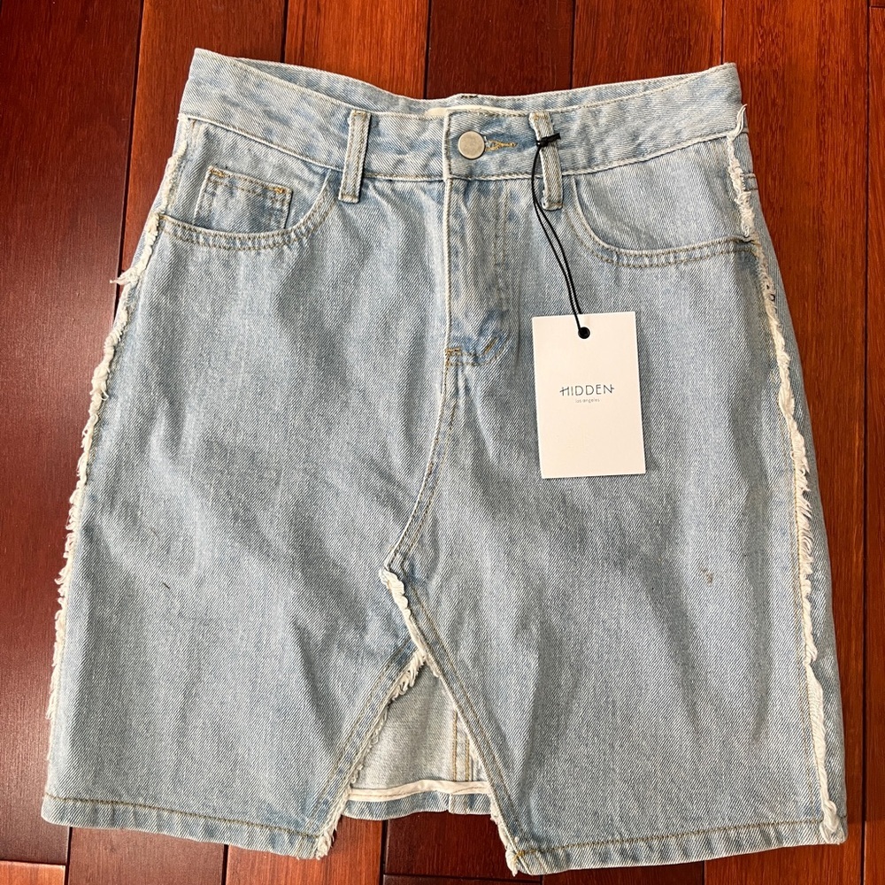 NWT Hidden Los Angeles Light Wash Denim Skirt